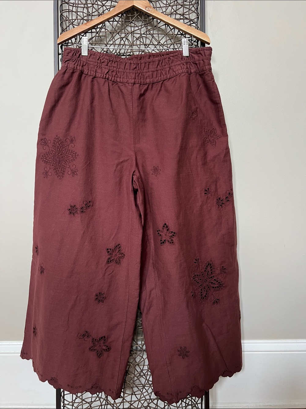 Anthropologie The Somerset Pull-On Wide pant wash embroidered cropped Burgundy L - Picture 3 of 13